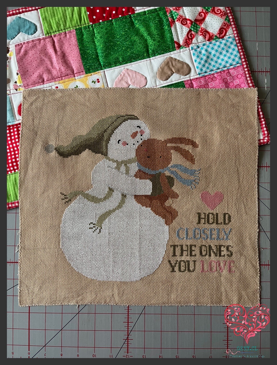 Recap: El segundo terminado del Christmas in July Teresa Kogut Hold Close the ones you love. Stitched en Aida Zweigart y con hilos DMC