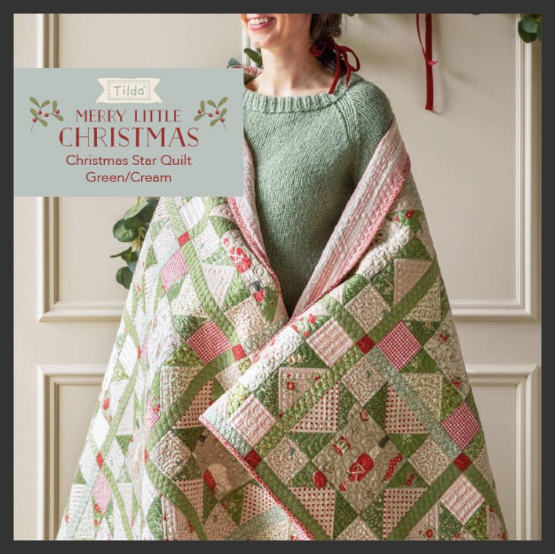 Christmas Star Quilt en tonos verde y crema con cojín cuadrado.