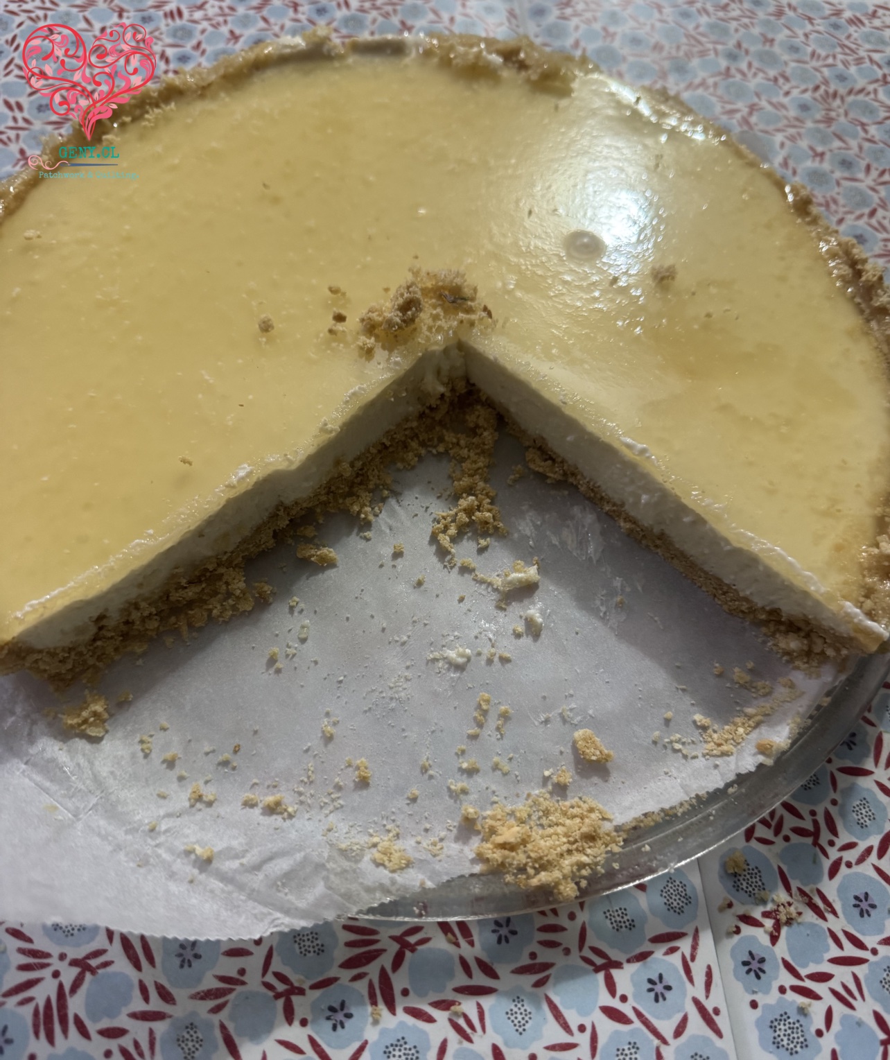 un corte de porciones de cheesecake de limon sin horno