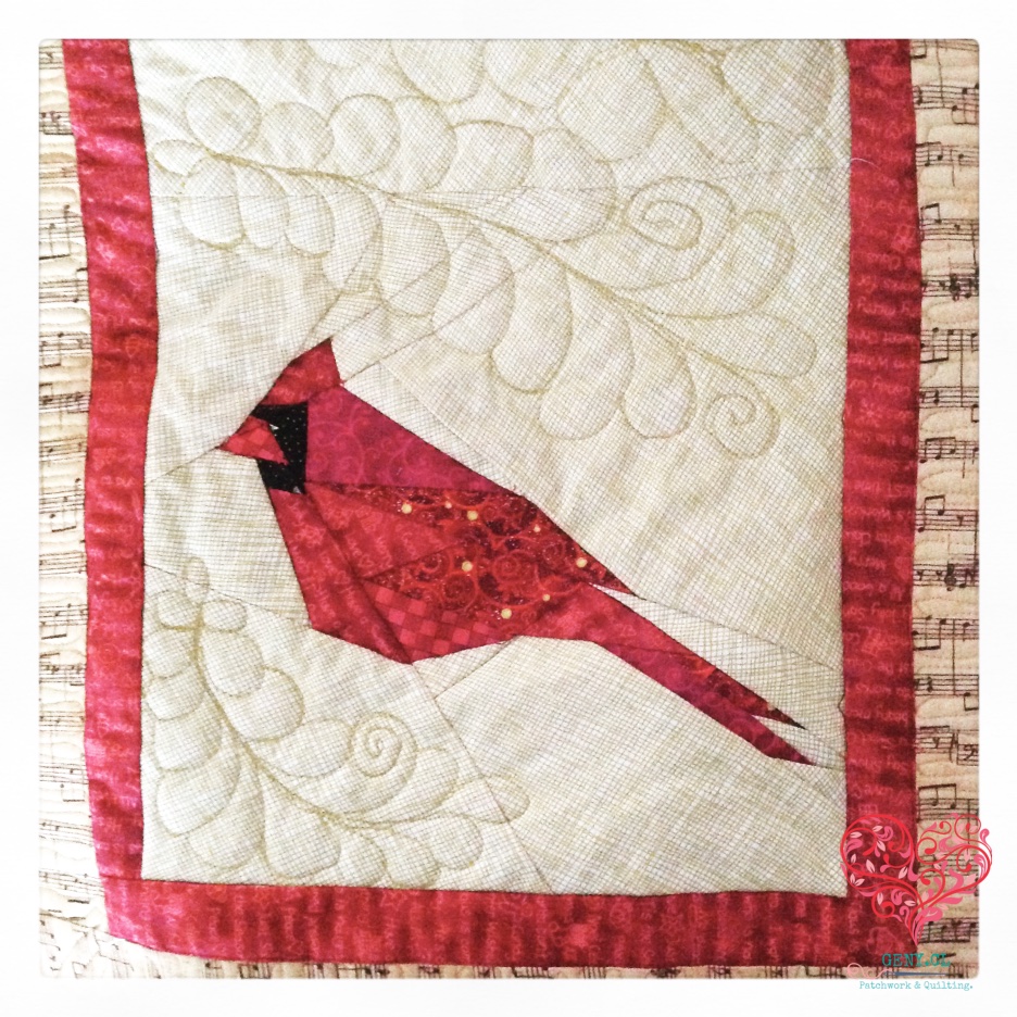 Cardenal realizado mediante Foundation Paper Piecing con telas estampadas, a partir de un diseño de Violet Craft.